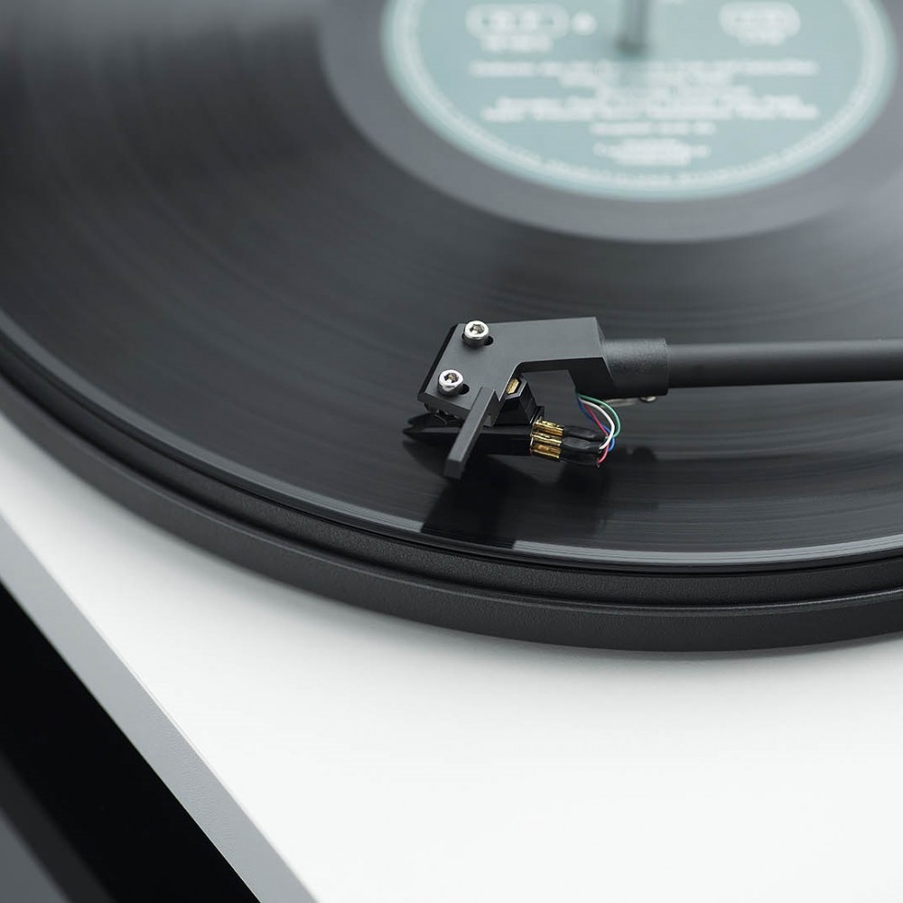 Pro-Ject Primary E with Ortofon OMBlanco mate